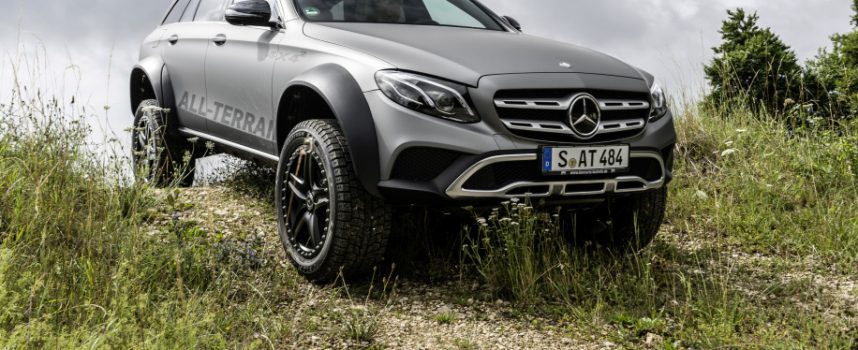 Mercedes visade stationvagnen E-klass All-Terrain 4 x 4 med en markfrigang pa 42 cm
