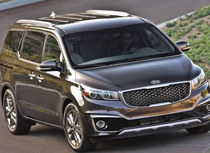 Kia Carnival 2018-ietilpigs un daudzfunkcionals minivens