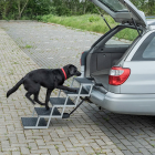 Trapper for hunde at komme ind i bilen nedenfor