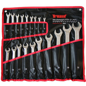 19-OS. SET DI CHIAVI A FORMA 6-32MM. BORSA IN TESSUTO TRIUMF, 4666T